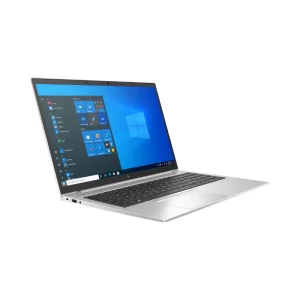 صورة قريبة للوحة المفاتيح ولوحة التتبع لـ HP EliteBook 850 G8