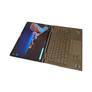 جهاز لاب توب لينوفو i5 في وضع الخيمة يظهر تصميمه المفصل بزاوية 360 درجة